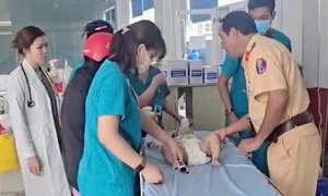 Đồng Nai: CSGT kịp thời đưa bé trai 1 tuổi đi cấp cứu, thoát khỏi cơn nguy kịch