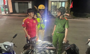 Vi phạm nồng độ cồn, thanh niên ở Bắc Ninh bị phát hiện mang theo súng