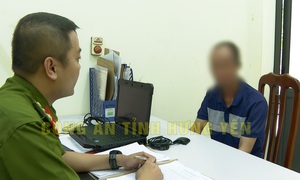 Bố đánh, cấm 2 con đi học vì mâu thuẫn vợ chồng