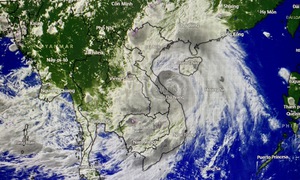 Bão số 10: Hàng không hủy hàng chục chuyến, đường sắt sạt lở hầm, 3 ngư dân mất tích