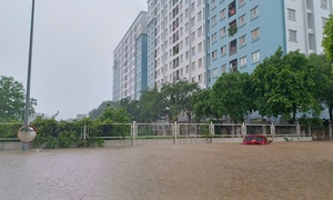 Nhiều khu vực mưa xối xả sau bão số 10