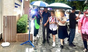 Hà Nội ngập nặng: Công văn nghỉ học chậm, phụ huynh bức xúc
