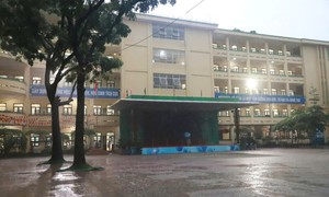 Ngập lụt khắp Hà Nội, hàng loạt trường linh hoạt bố trí bữa ăn, chỗ ngủ cho học sinh