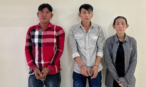 Người phụ nữ mất sạch vàng trong nháy mắt khi nhờ người lạ chở gạo về nhà