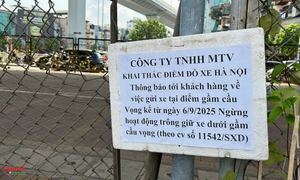 Loạt bãi xe dưới gầm cầu Hà Nội: Nơi đóng cửa, nơi vẫn tấp nập hoạt động