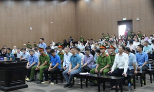 Hình ảnh xét xử các bị cáo trong vụ án Thuận An