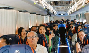 Người dân Hải Phòng nô nức lên xe miễn phí tham quan Triển lãm A80