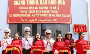 Nhiều gia đình nhận nhà mới trong ‘Chiến dịch Quang Trung’
