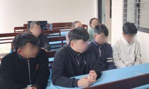 Mạo hiểm để 'câu view', 4 thanh thiếu niên bốc đầu xe rồi lao xuống vực