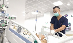 Cứu sống thiếu niên trượt chân xuống hồ sâu khi đi câu cá