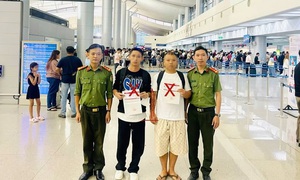 Trục xuất 2 người nước ngoài nhập cảnh trái phép vào Việt Nam