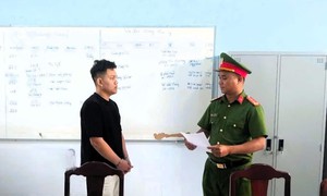 Chém trọng thương bạn thân khi đi hát karaoke rồi bỏ trốn