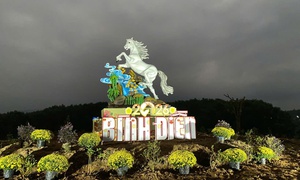 Ngắm linh vật chào Xuân Bính Ngọ 2026 vừa trình làng tại đồi Chuông Gió