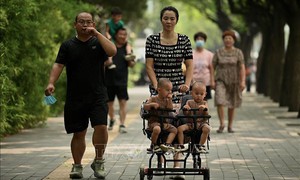 Trung Quốc đánh thuế bao cao su nhằm thúc đẩy tỷ lệ sinh