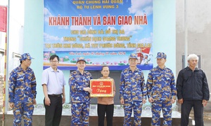 Vùng 3 Hải quân bàn giao nhiều nhà mới trong ‘Chiến dịch Quang Trung’