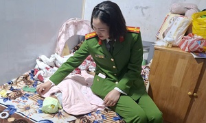 Bé gái sơ sinh bị bỏ rơi gần trường tiểu học lúc rạng sáng