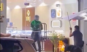 Điều gì khiến kẻ phạm tội ra tay liều lĩnh trong các vụ cướp tiệm vàng, ngân hàng gần đây?