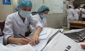 Nâng phụ cấp ưu đãi nghề y: Khi chính sách 'chạm' vào tiếng thở khẽ trong đêm trực