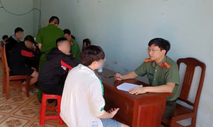 Công an Lâm Đồng tiếp nhận nhiều nạn nhân sập bẫy 'việc nhẹ, lương cao' từ Campuchia