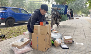 Shipper hối hả mưu sinh ngày giáp Tết