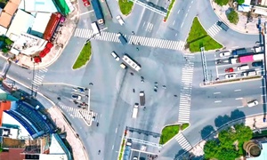 Lập rào chắn phục vụ thi công hầm chui trên Quốc lộ 13