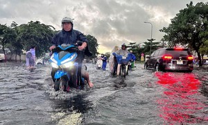 Triều cường dâng cao, ven biển phía Đông Nam Bộ đối mặt nguy cơ ngập úng