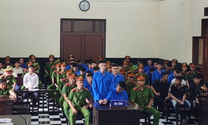 Mâu thuẫn vì nợ tiền xăm hình, 31 đối tượng giải quyết bằng súng và hung khí