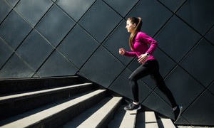 Bí quyết leo cầu thang để đốt mỡ mà không hại khớp gối