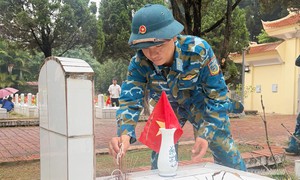 Bộ đội tên lửa chỉnh trang nghĩa trang đón hài cốt liệt sĩ