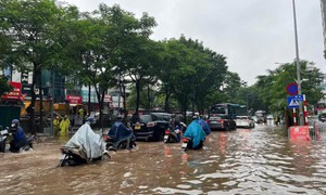Miền Bắc ghi nhận loạt kỷ lục nhiệt độ, miền Trung mưa phức tạp