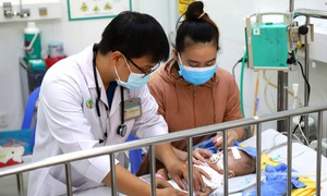 TPHCM: Ca mắc cúm tăng, bác sĩ cảnh báo nguy cơ ở trẻ nhỏ