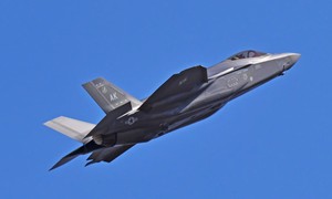 Vì sao Ấn Độ chỉ nhìn mà không được chạm vào tiêm kích F-35 Mỹ?