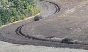 Ukraine giăng bẫy 'nhím' phá thế săn diệt xe tăng từ UAV Nga