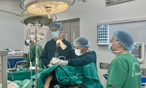 Kỳ lạ bệnh nhân ho ra đờm có mùi... phân