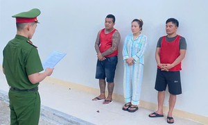 Triệt phá đường dây mua bán thiếu nữ làm "tay vịn" karaoke, giải cứu 8 người