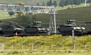 Xe tăng T-80BVM Nga có thể áp sát đối thủ trong im lặng?