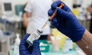 Người mắc bệnh mạn tính có nên tiêm vaccine?