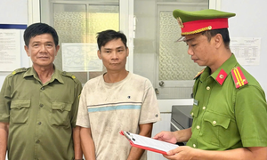 Sáng 25/10: Người đàn ông cầm dao chém hàng xóm thương tích 54% vì nghi trộm gà