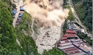 Vỡ hồ băng ở Bhutan, lũ dữ tràn xuống như thác, cảnh tượng như ngày tận thế