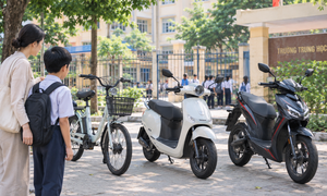 Mua xe điện cho con đi học, phụ huynh cần biết điều này
