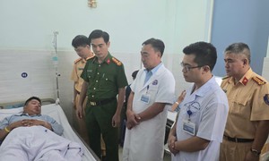 Phớt lờ hiệu lệnh, thanh niên tông xe gãy chân Đại úy CSGT