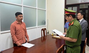Bắt giam tài xế bán 2 ô tô của ông chủ để trả nợ tiền đánh bạc