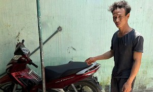 Bắt giữ kẻ dùng kéo đe dọa cướp xe máy giữa ruộng mía