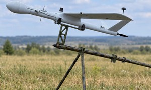 Sóng gây nhiễu của Nga trở thành dấu vết cho UAV Ukraine