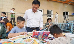 Những trang sách thắp sáng ước mơ cho bệnh nhi