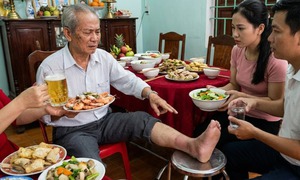Ăn uống ngày Tết sai cách, gout có thể tấn công bất ngờ