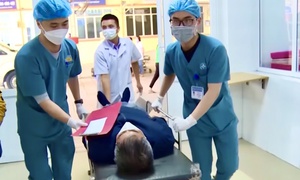 Phía sau cánh cửa hồi sức