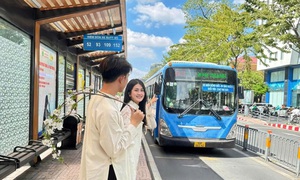 Du khách đi xe buýt và Metro miễn phí ngắm TPHCM trong dịp Tết Nguyên đán