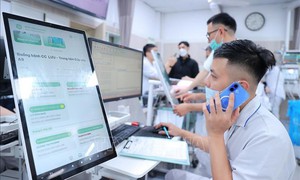 Xuân của những ca trực xuyên giao thừa