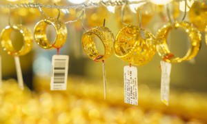 Chốt giá vàng hôm nay ngày 18/2 chưa ngừng giảm cực mạnh